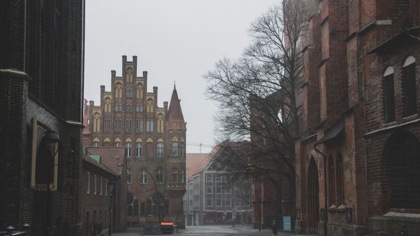 Ein Umzug nach Lübeck als Softwareentwickler: Eine umfassende Anleitung für ausländische Fachkräfte