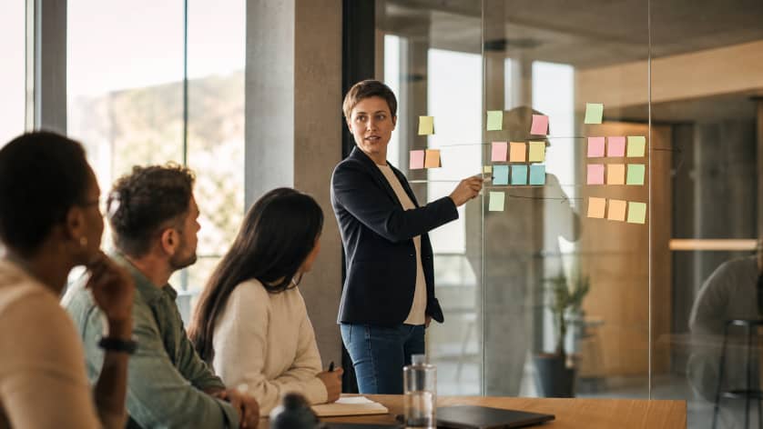 Was macht ein Agile Coach? Aufgaben, Unterschied zu Scrum Master, Karriere & Gehalt